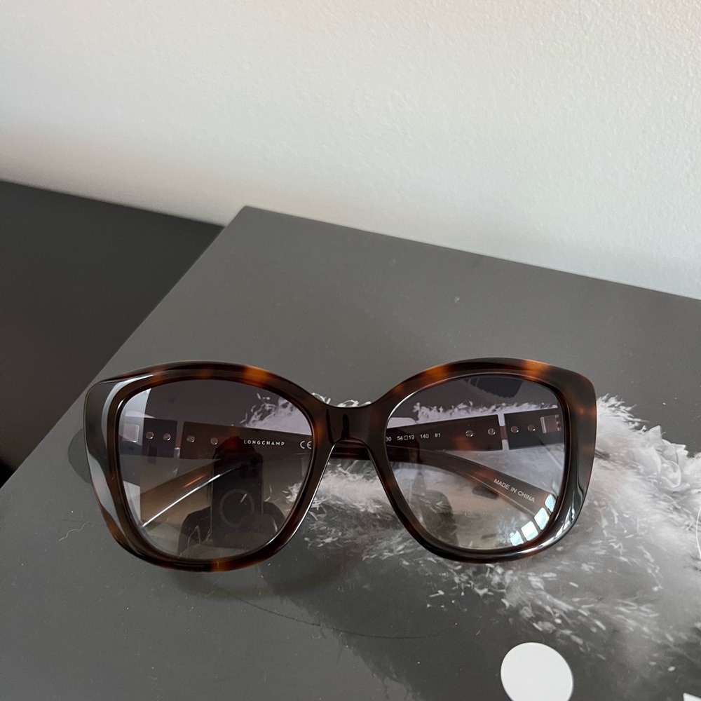 Longchamp Elegant Tortoise Shell Sunglasses - Picture 5 of 15
